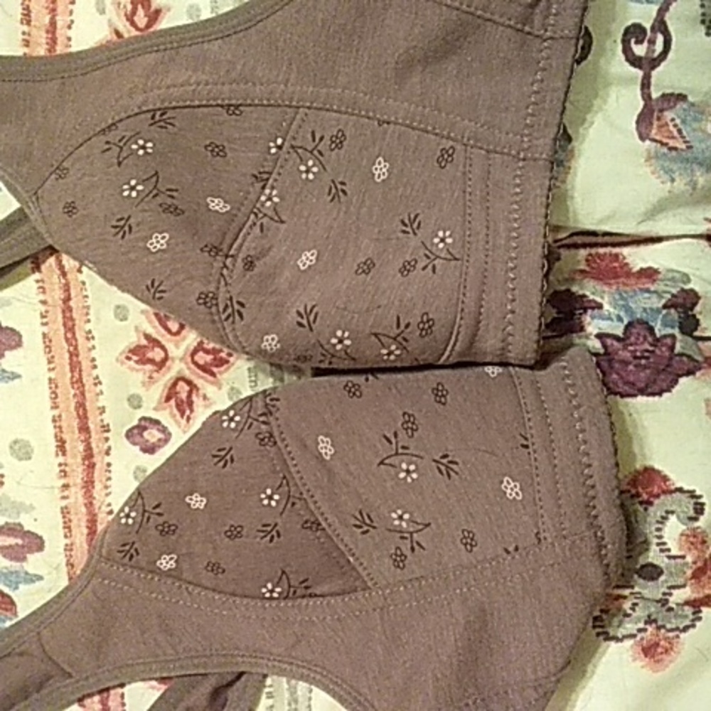 Ladies snap in the front bra